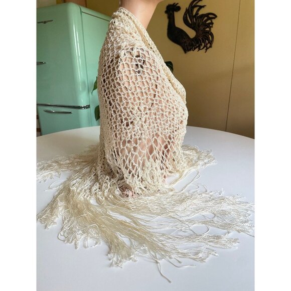 Vintage 80s silky crochet shawl, oversize fringed boho wrap - Picture 4 of 9